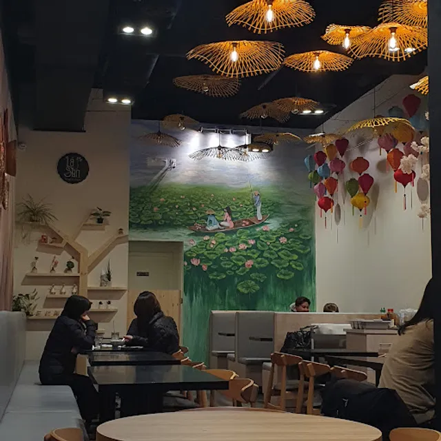 Lá Sen Vietnamese Cuisine
