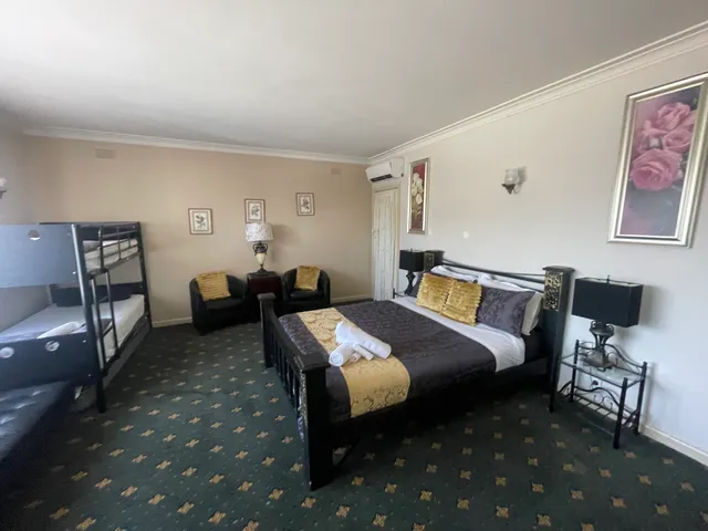 503 On Princes Drive Motel