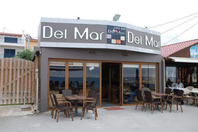 Del Mar Wine Cafe Bar
