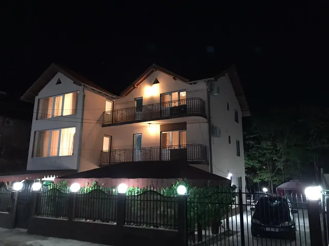 Vila Raysa și Andrei Costinesti