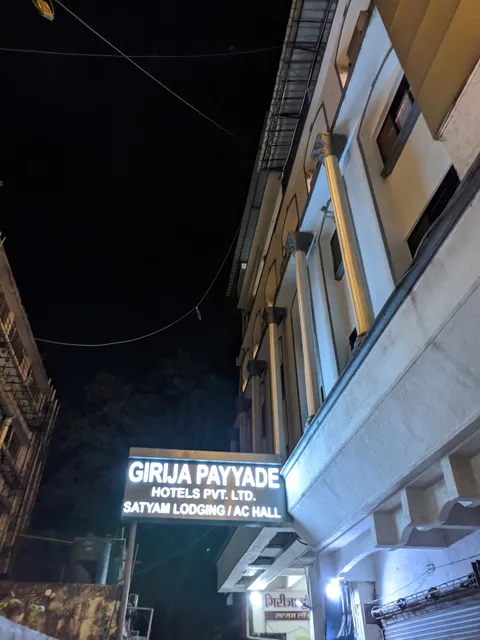 Girija Payyade Hotel, Hall And Auditorium