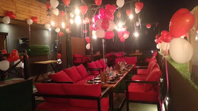 FLASHBACK (Cafe-Lounge-Eatery)