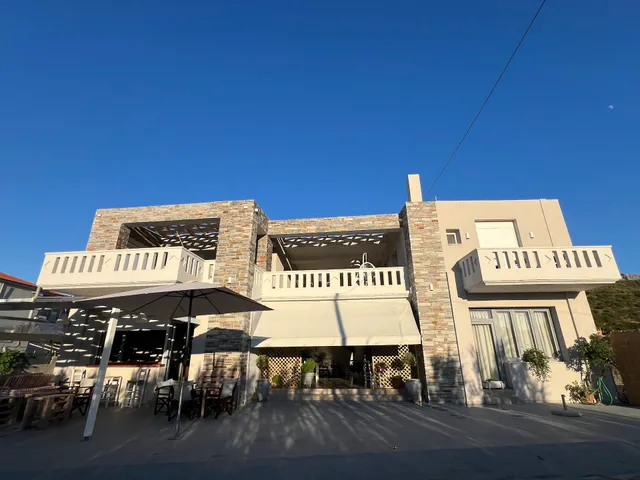 Irini Seaside Luxury Apartments