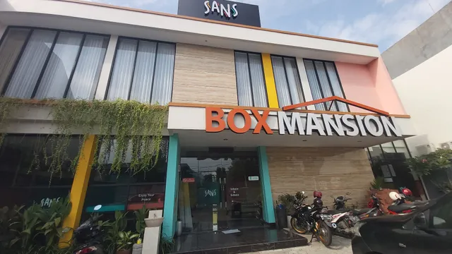 Sans Hotel Box Mansion Surabaya