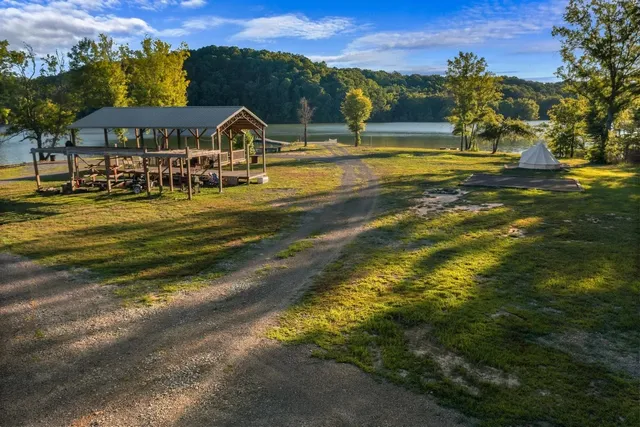 Lakeside Getaway on Douglas