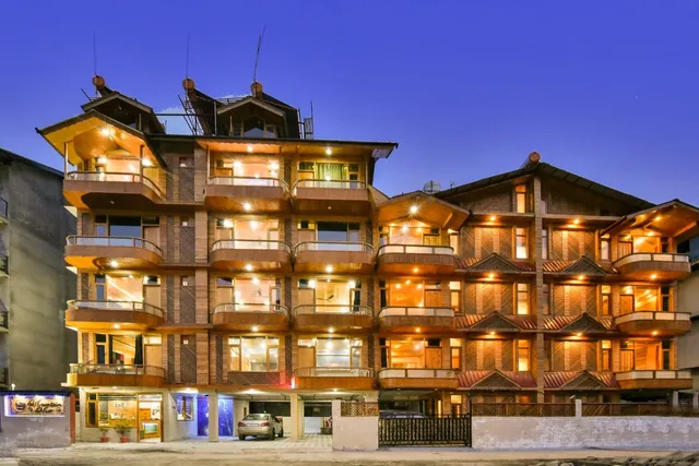 Hotel Mountain Nest by Terraa Hotels -near mall road/volvo bus stand Manali
