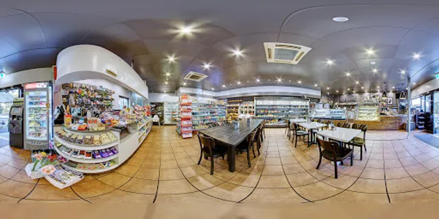 Richies Cafe & Convenience