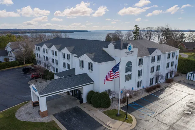 Charlevoix Inn and Suites