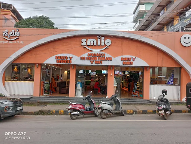 Smilo Ice Cream Parlour n Cafe