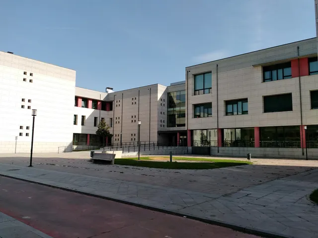 Facultad de Ciencias Económicas y Empresariales - Universidad de Burgos (UBU)