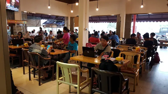 La Kopi Cafe & Resto