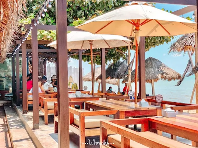 Crab House Seafood and Café