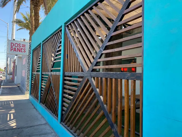 Dos Panes / Sucursal L Montejano