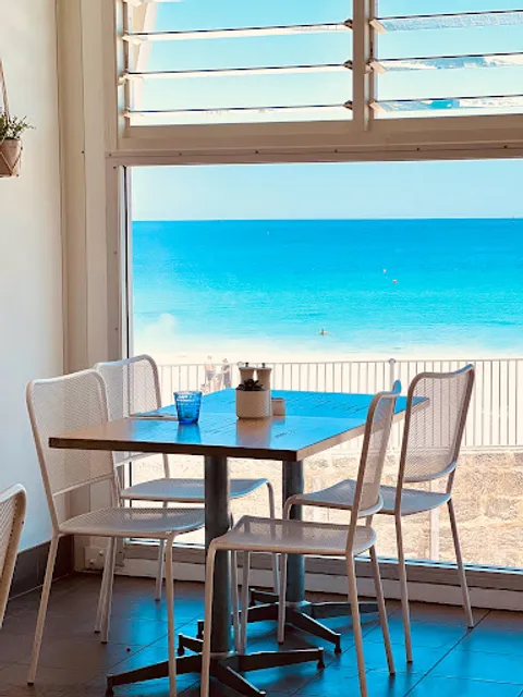 Swell Mullaloo Beach