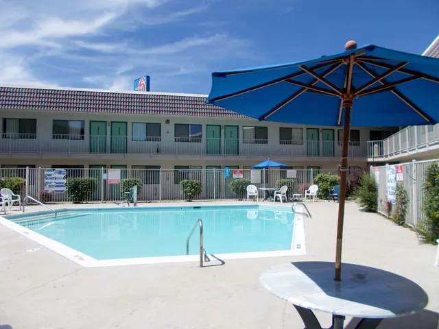 Motel 6 Reno, NV - Livestock