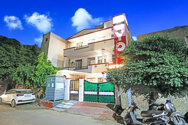 OYO Friends Harsh Villa Near Leisure Valley Park
