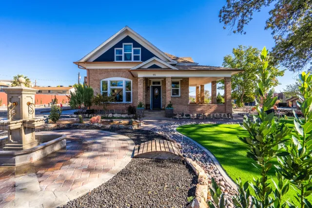 Blooming Heart Village Inn