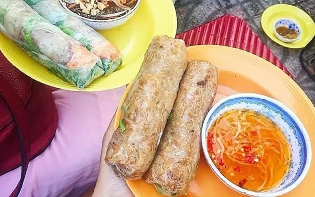 Gỏi cuốn Lê Văn Sỹ