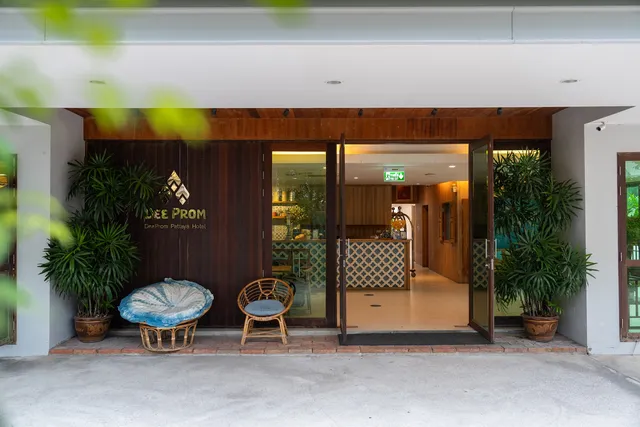 DeeProm Pattaya Hotel โรงแรม ดีพร้อม พัทยา