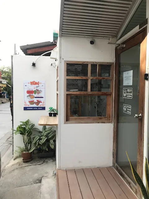 eat-Ting Cafe' and Hostel