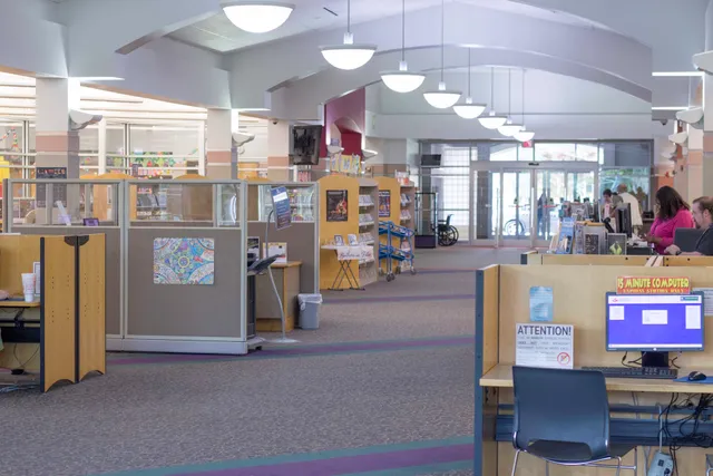 Shreve Memorial Library - Broadmoor Branch