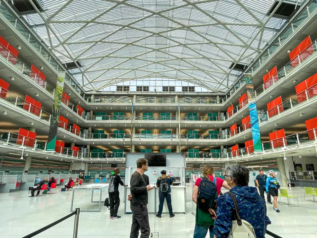 Hackney Service Centre