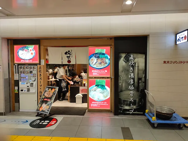 Oreshiki Jun Tokyo Station