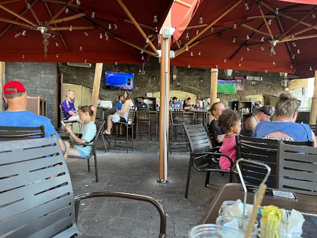 Escudo's Bar & Grill