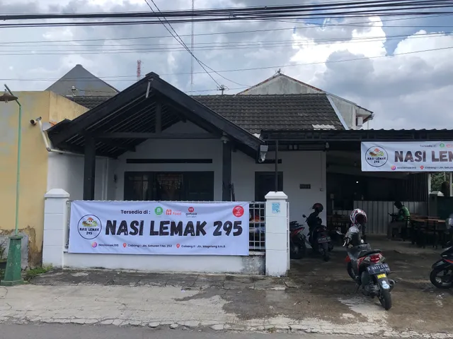 Nasi Lemak 295
