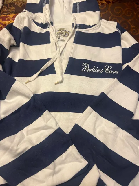 Ro’s Shirts By the Shore