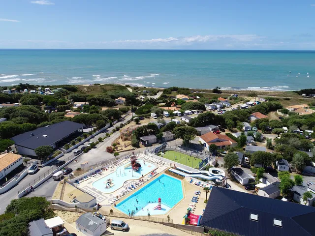 Camping Ile d'Oleron · L'Anse des Pins · 4 étoiles · Piscine & Bord de mer