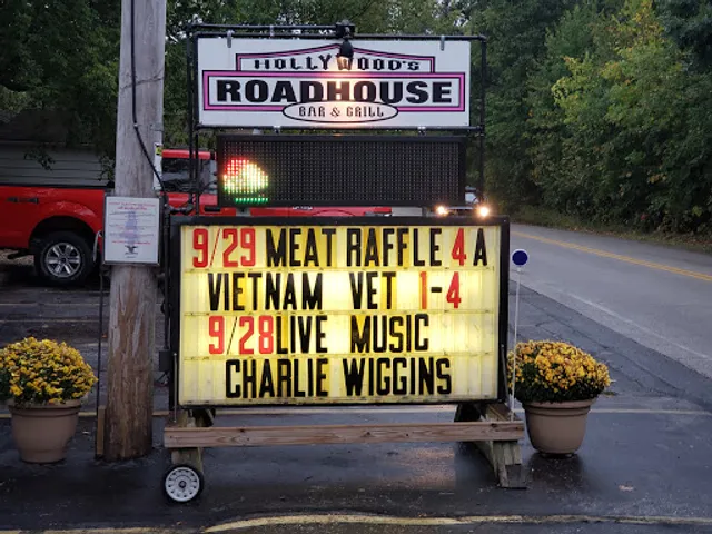 Hollywood's Roadhouse Bar & Grill