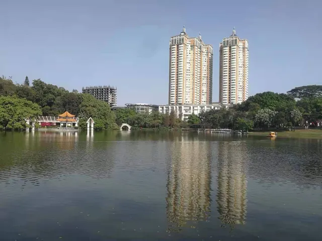 Donghu Park