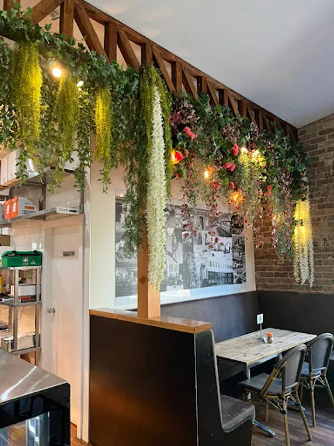 Café Leura - Modern Australian Cafe Restaurant