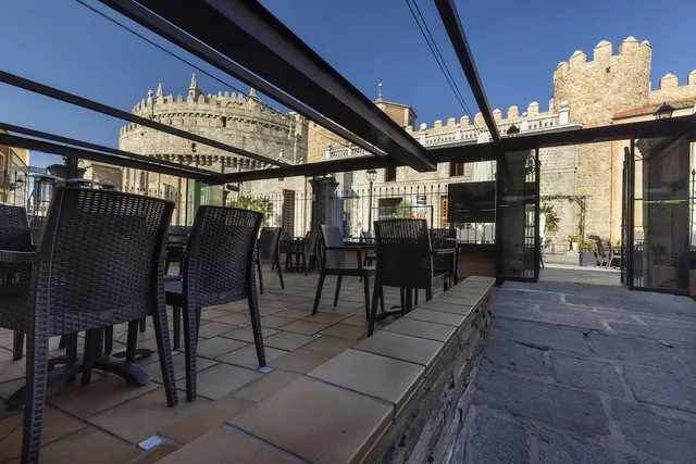 Hotel - Restaurante Puerta del Alcázar