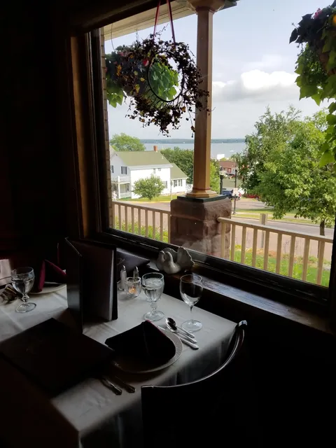 Landmark Restaurant At Old Rittenhouse Inn