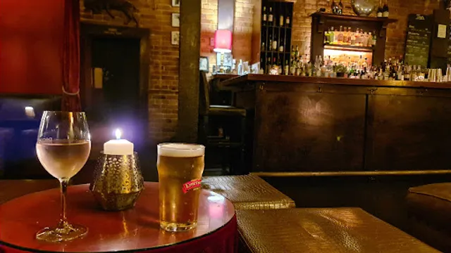 Pequeno Wine & Cocktail