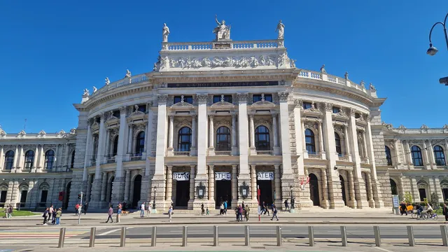 Rathausplatz, Burgtheater