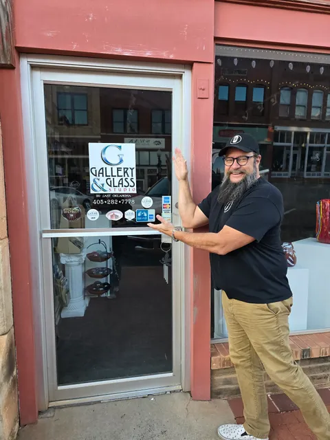 G Gallery & Glass Studio