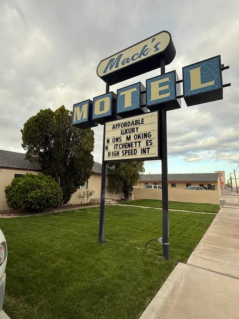 Mack's Motel