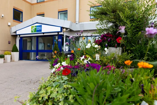 Holiday Inn Express Cardiff Airport