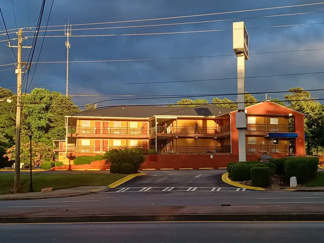 Live In Lodge - Stone Mountain, GA