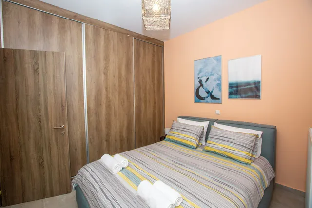 Modern Lake View Apartment