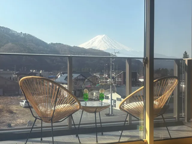 富士山と河口湖とホテル風鈴