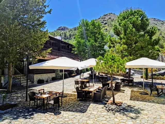 Pernia Restaurant & Rooms (Περνιά)
