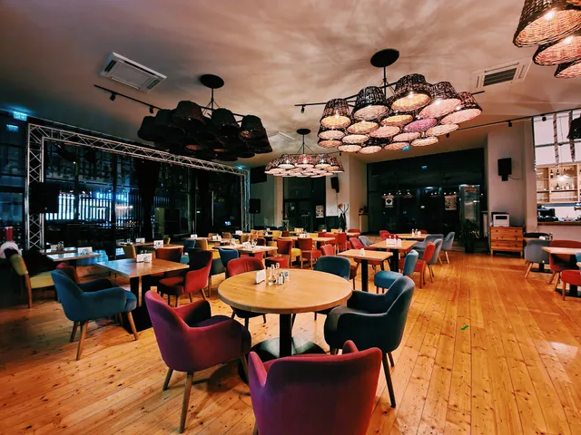 Restaurant LA MAMA Clubul Țăranului Român