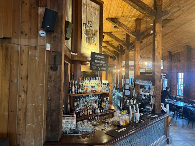 81 Bistro & Taphouse