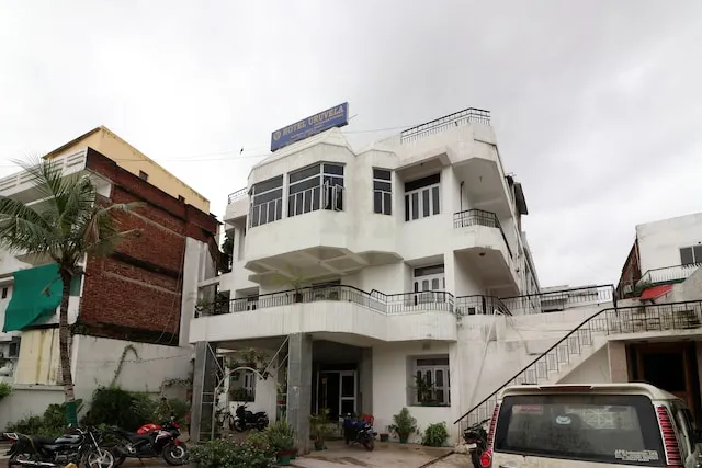 OYO 16112 Hotel Uruvela International