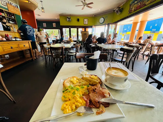 Henrys Cafe Brasserie