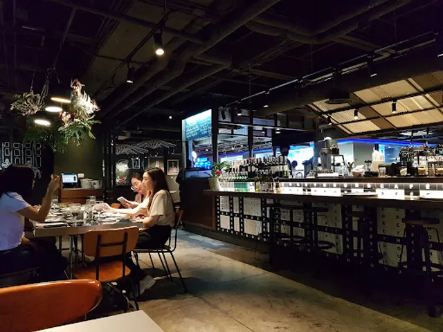 Greyhound Café Siam Center